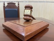 男子银行贷款转借朋友约定高息，逾期未还闹上法院咋判？