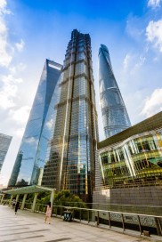浦东环球金融中心492米高，顶部有个大洞，陆家嘴地标怎么玩