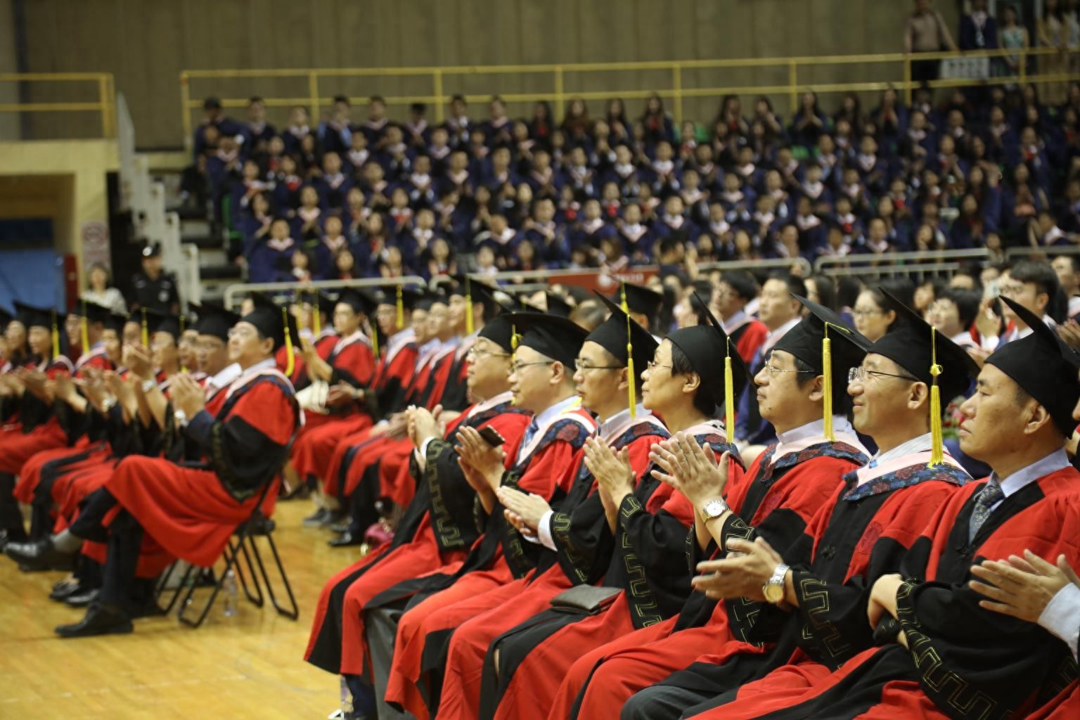 热门研究生专业学费高_北大光华金融硕士年薪_研究生学费10万专业