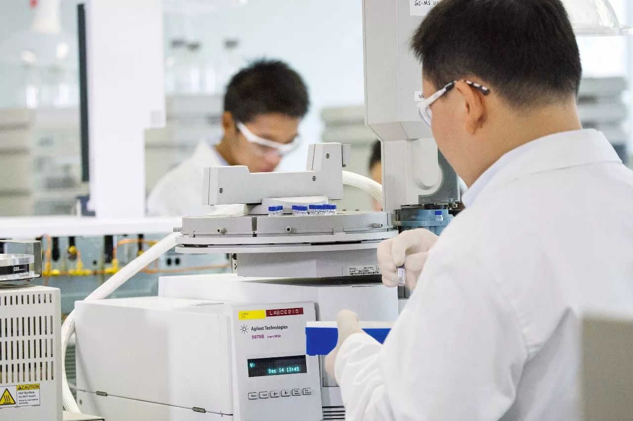 北大光华金融硕士年薪_研究生学费10万专业_热门研究生专业学费高