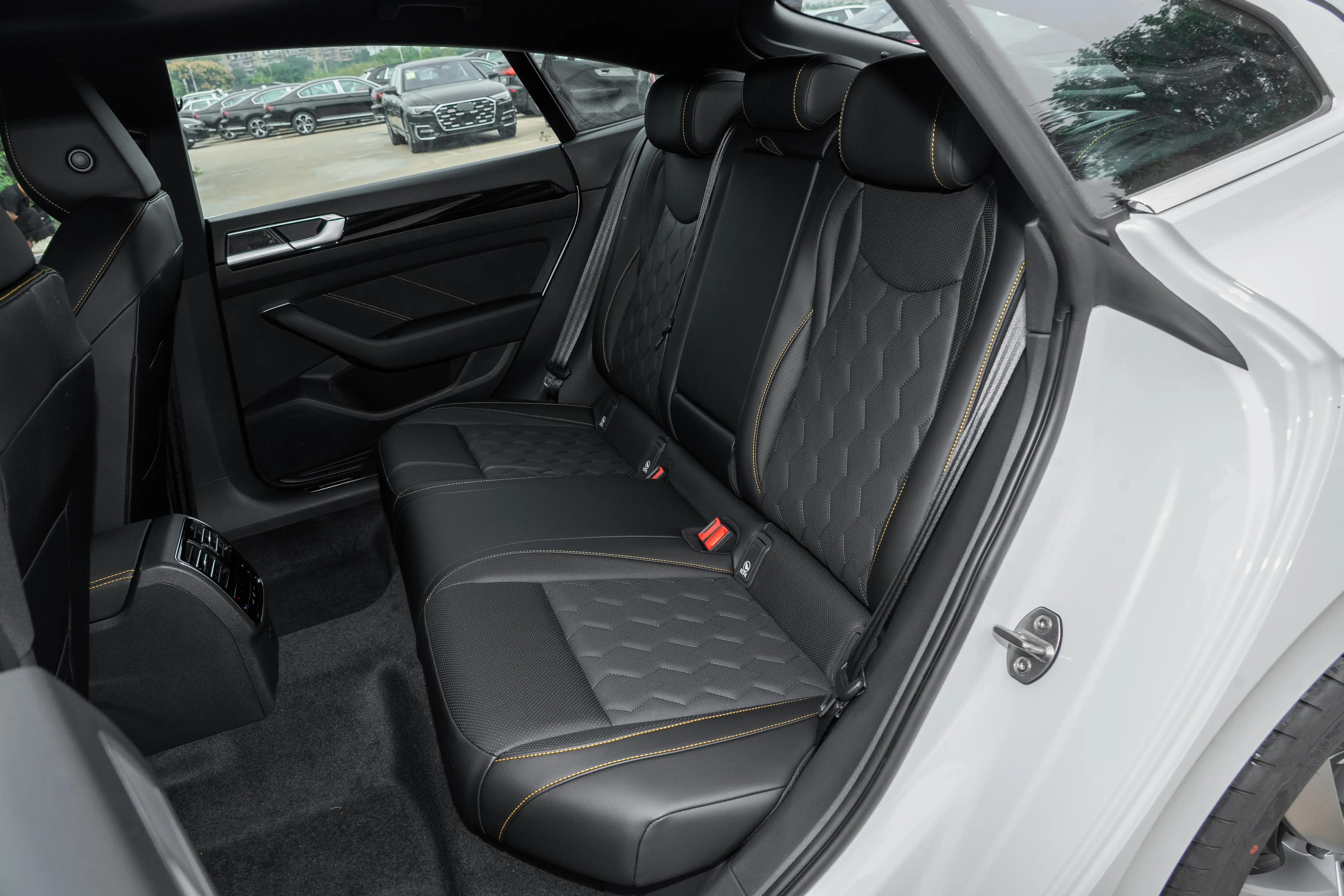 大众CC 2.0T低功率版 参数配置 _大众金融贷款购车流程_ 大众CC 380TSI 高功率版 舒适配置 