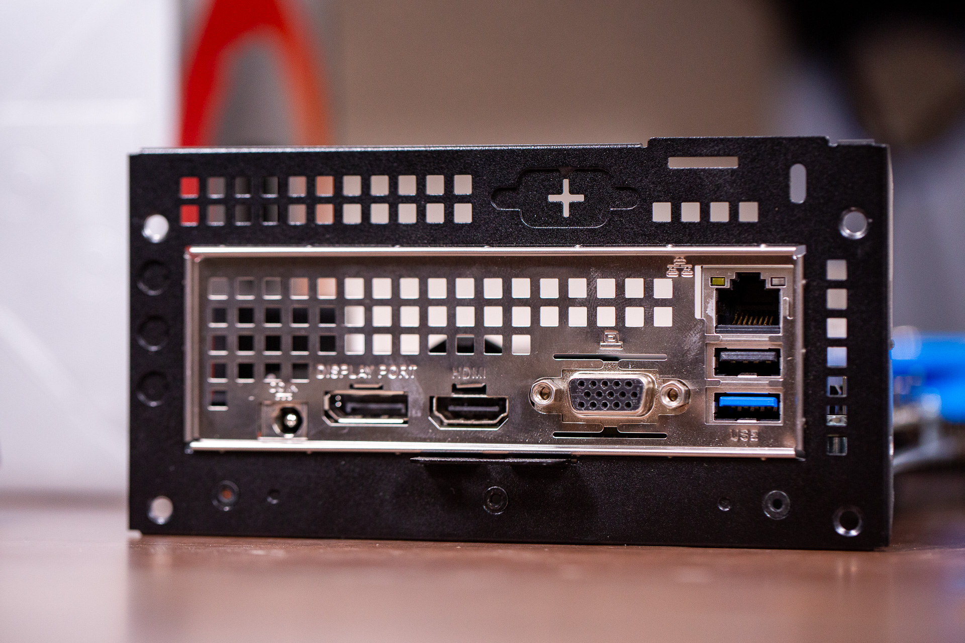 多屏炒股电脑_炒股专用电脑6屏_炒股用屏幕