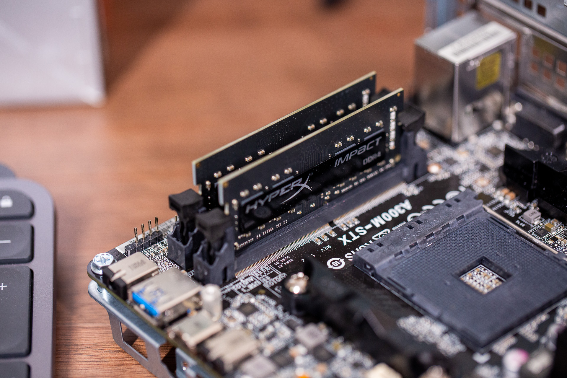 炒股用屏幕_炒股专用电脑6屏_多屏炒股电脑