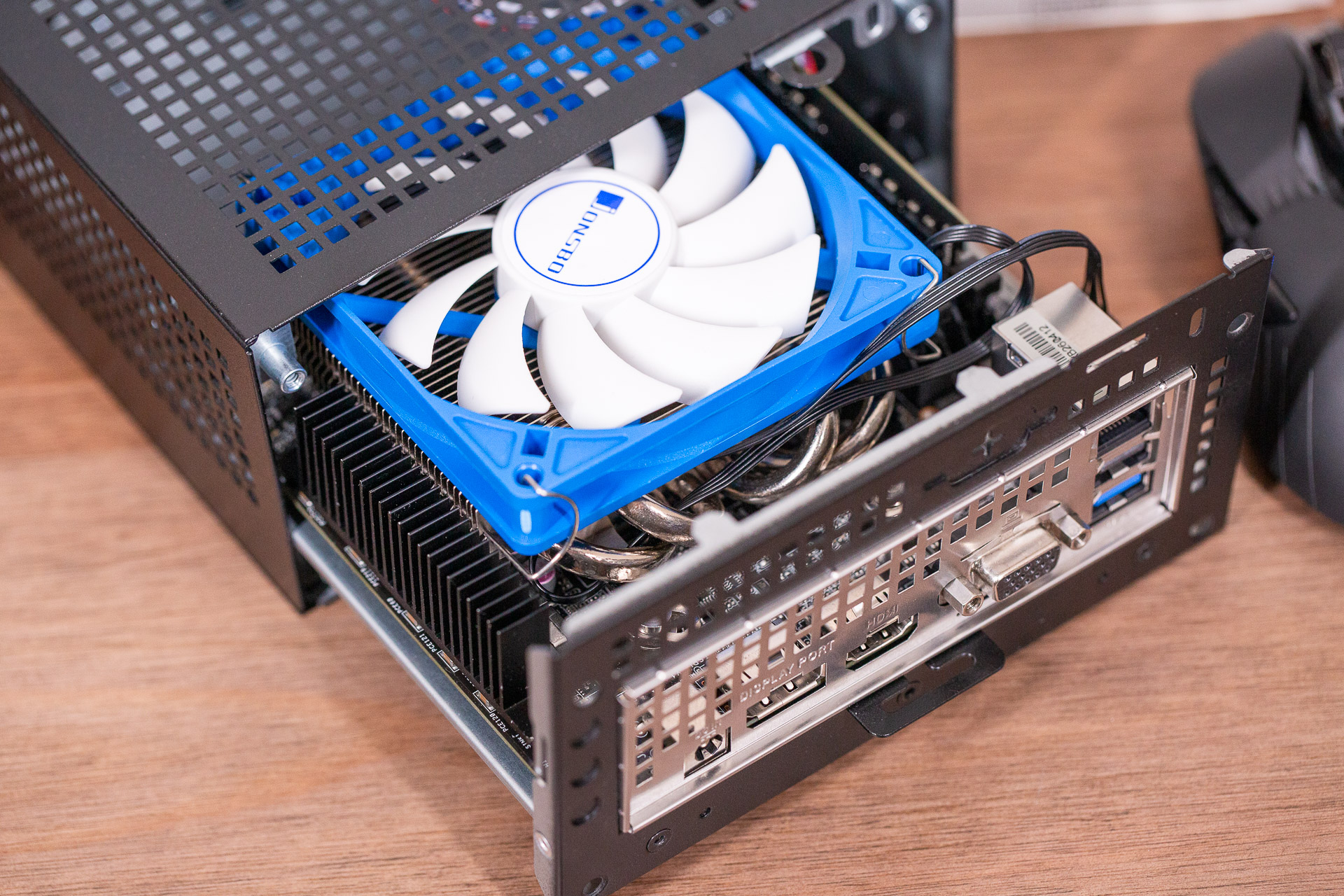 多屏炒股电脑_炒股用屏幕_炒股专用电脑6屏