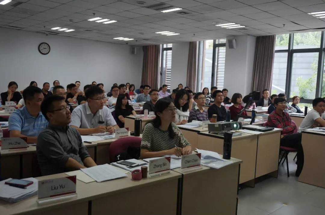 中国人民大学-加拿大女王大学金融硕士招生简章_读研改变命运 加拿大女王大学金融硕士 人大女王金融硕士国际班