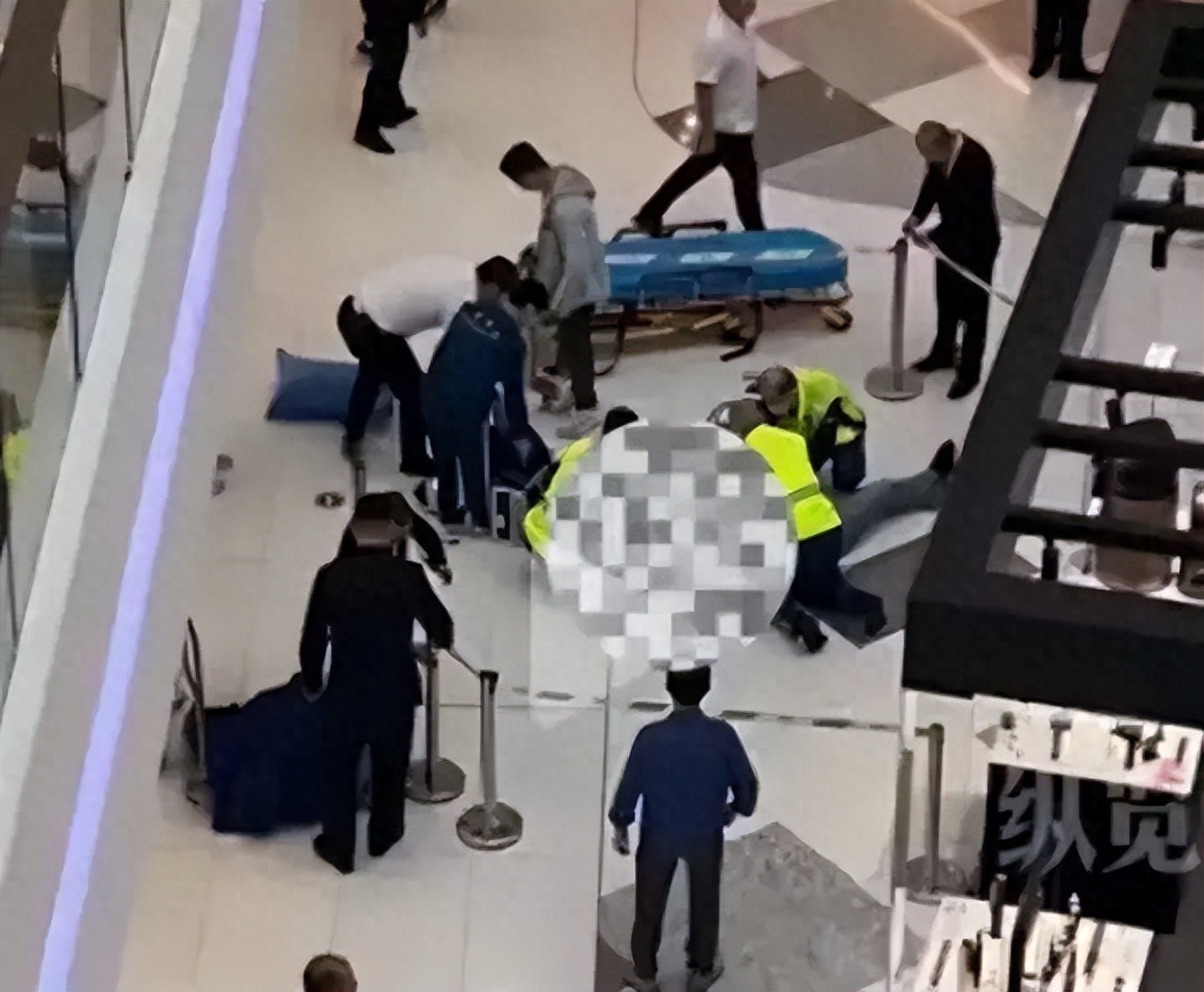 股民跳楼视频_宁波女子商场坠楼真相_网络谣言传播危害