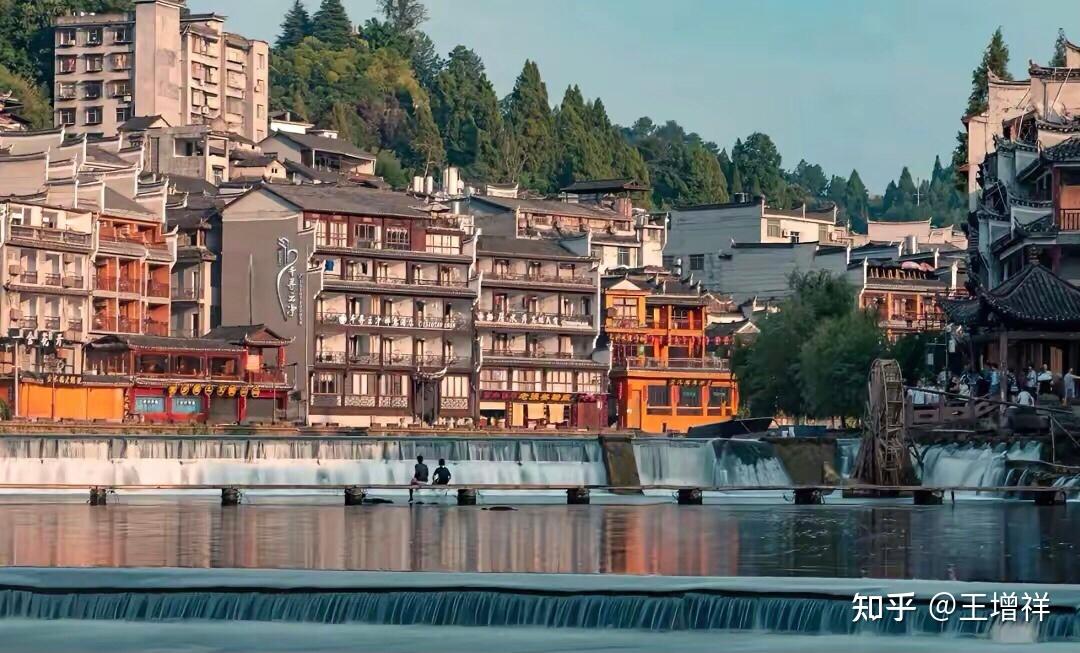 凤凰古城旅游攻略_凤凰金融平台_凤凰古城景点介绍