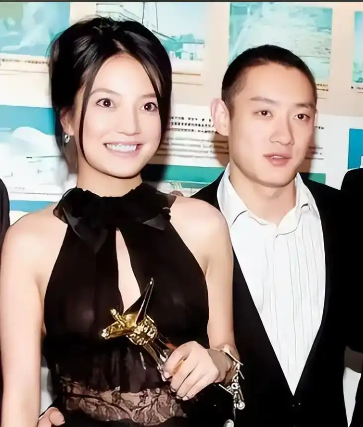 赵薇海外家族信托 赖账风波 财富转移_赵薇法院冻结股份 赖账躲债 商业操作_赵薇炒股赔钱