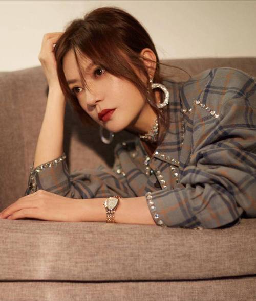 黄有龙黑金链事件_赵薇炒股赔钱_赵薇离婚内幕