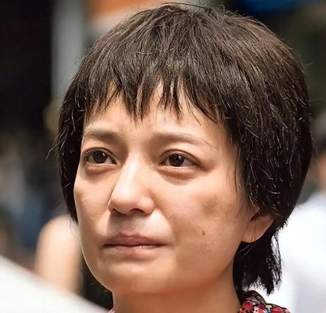 赵薇资产冻结法律纠纷_赵薇股权冻结1590万_赵薇炒股赔钱