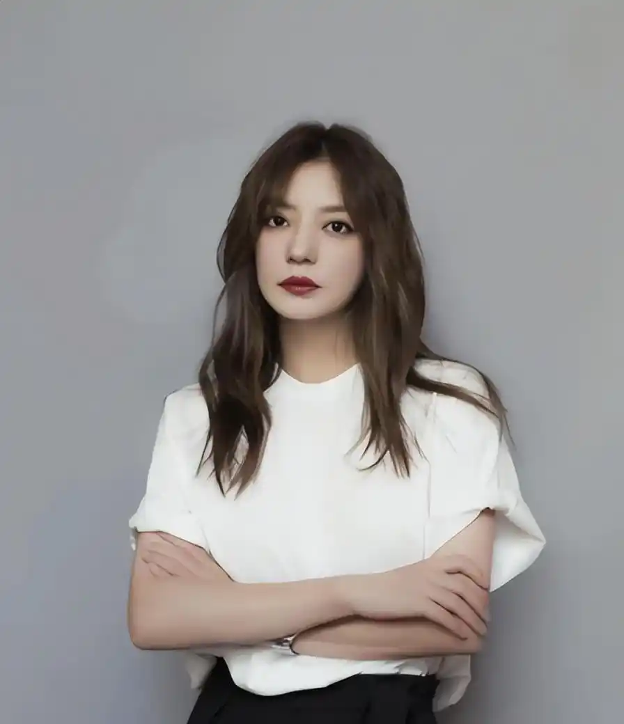 赵薇资产冻结法律纠纷_赵薇炒股赔钱_赵薇股权冻结1590万