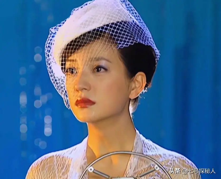 赵薇炒股赔钱_赵薇商业投资失败案例_赵薇还珠格格经历